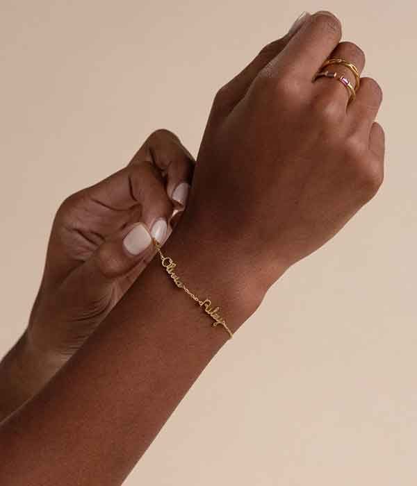 caitlyn-minimalist_tiny_multiple_name_bracelet